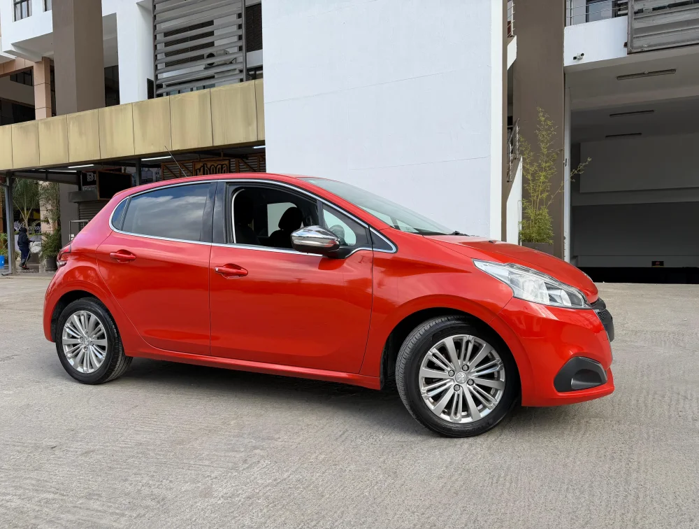 PEUGEOT 208 ALLURE