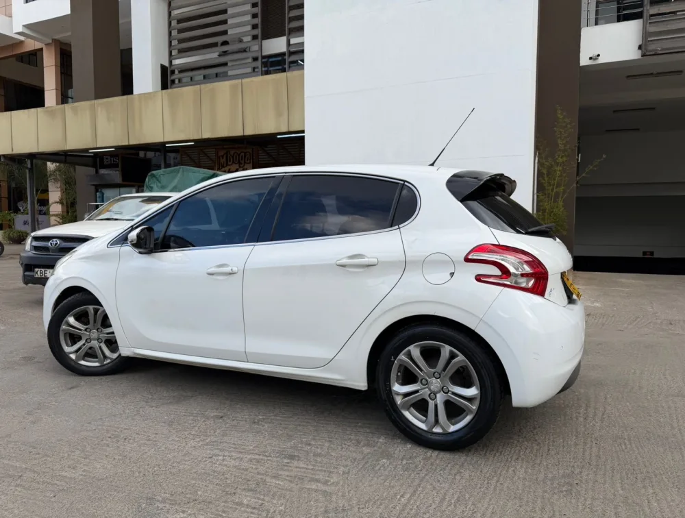 PEUGEOT 208 ALLURE - PRG Motors Ltd