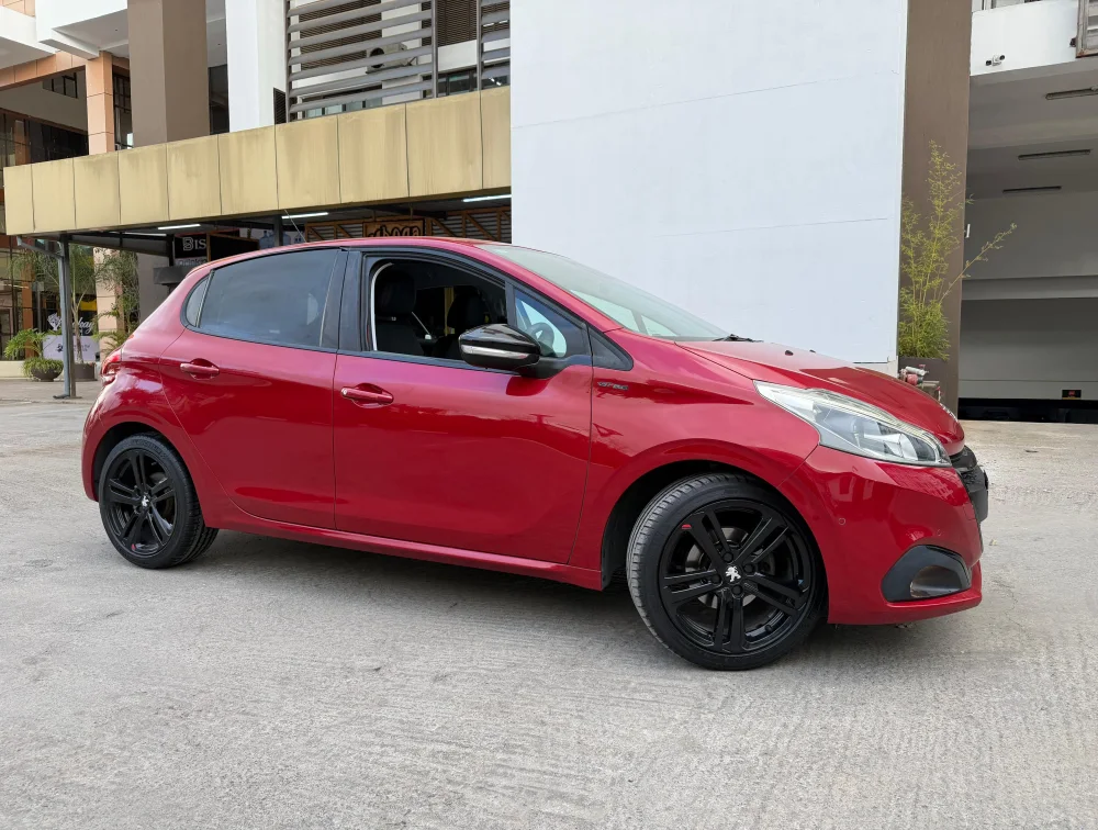 PEUGEOT 208 GTLINE