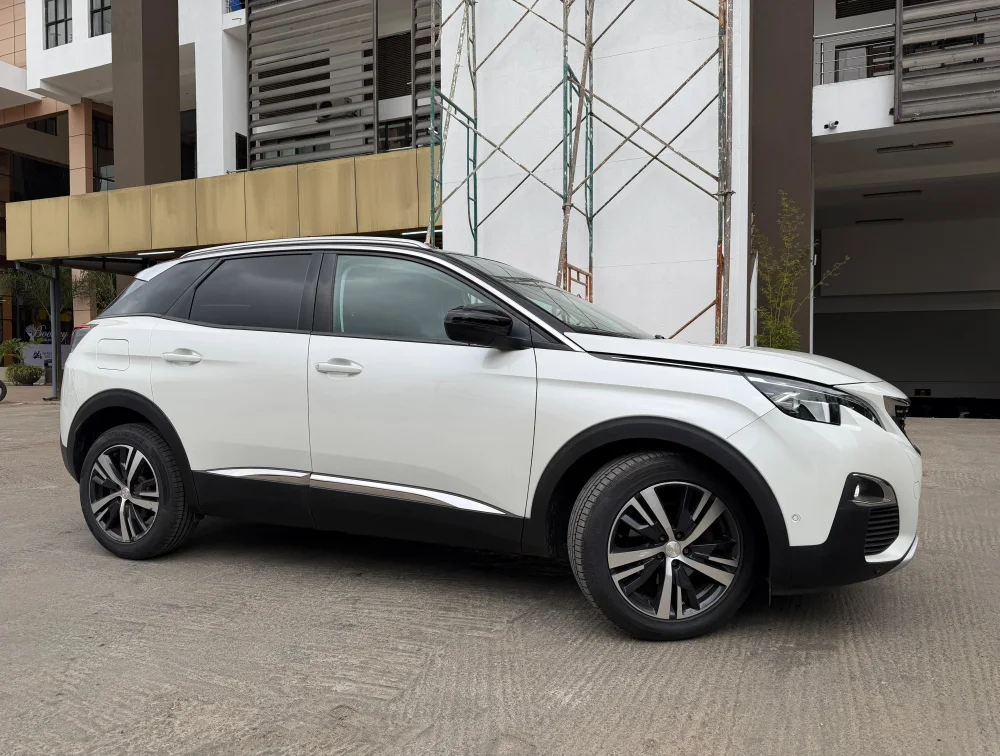 PEUGEOT 3008 ALLURE SUNROOF
