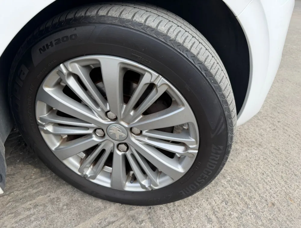 PEUGEOT 208 ALLURE - PRG Motors Ltd