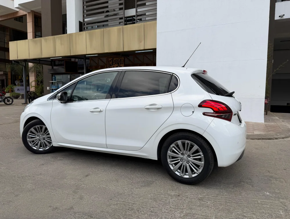 PEUGEOT 208 ALLURE - PRG Motors Ltd