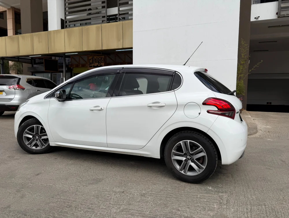 PEUGEOT 208 ALLURE - PRG Motors Ltd