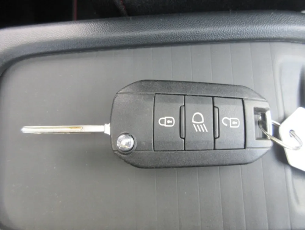 PEUGEOT 2008 GTLINE MOONROOF - PRG Motors Ltd