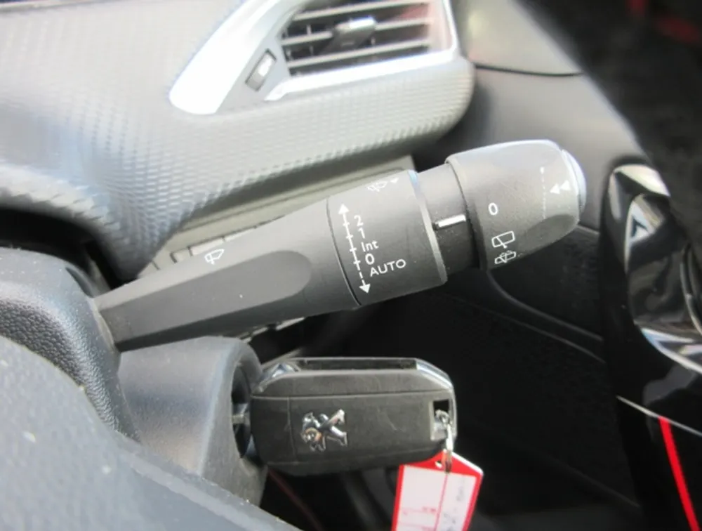 PEUGEOT 2008 GTLINE MOONROOF - PRG Motors Ltd