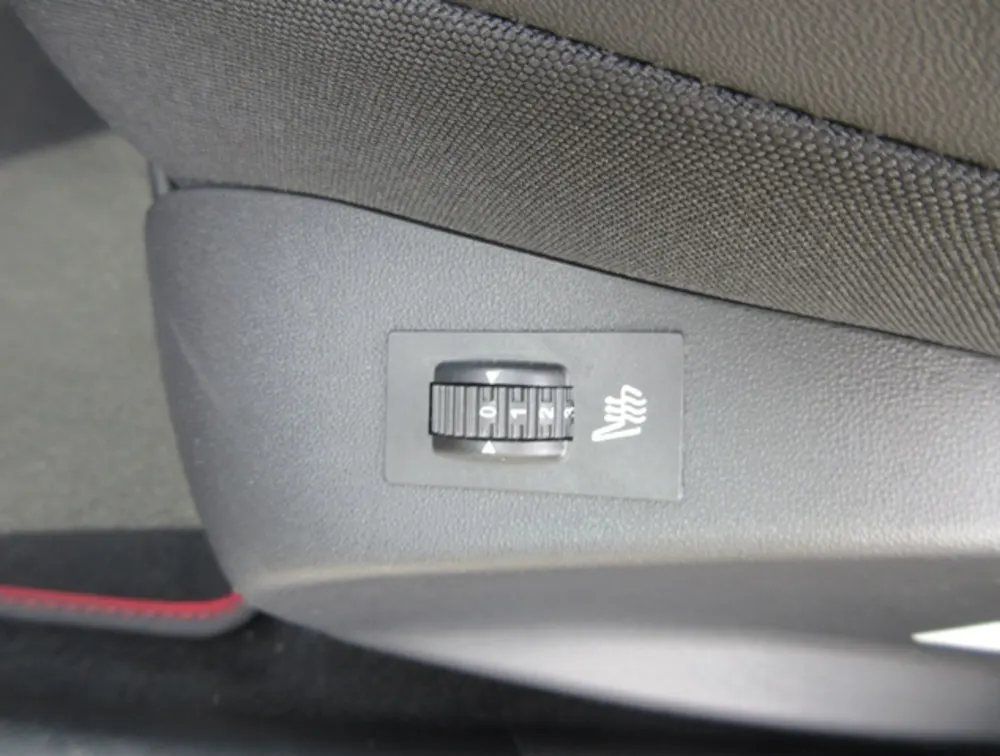 PEUGEOT 2008 GTLINE MOONROOF - PRG Motors Ltd