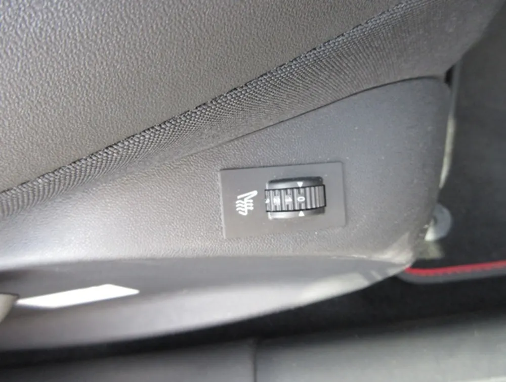 PEUGEOT 2008 GTLINE MOONROOF - PRG Motors Ltd