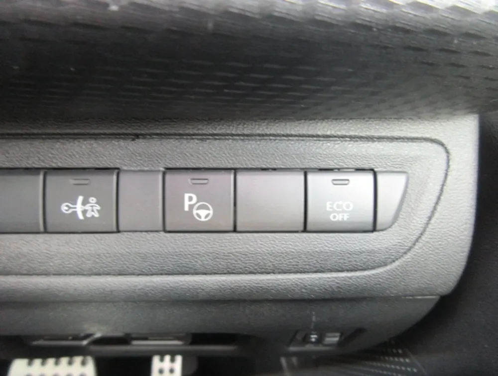 PEUGEOT 2008 GTLINE MOONROOF - PRG Motors Ltd