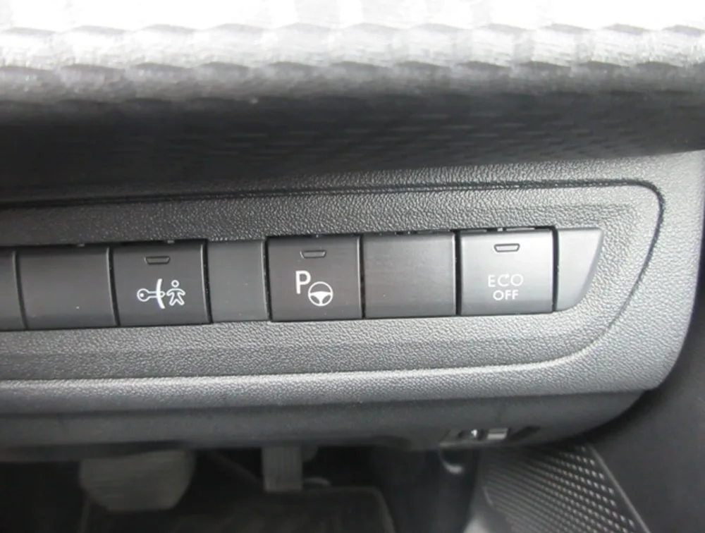 PEUGEOT 208 TECH PACK EDITION - PRG Motors Ltd