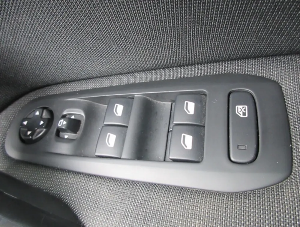 PEUGEOT 308 S/WAGON MOONROOF - PRG Motors Ltd