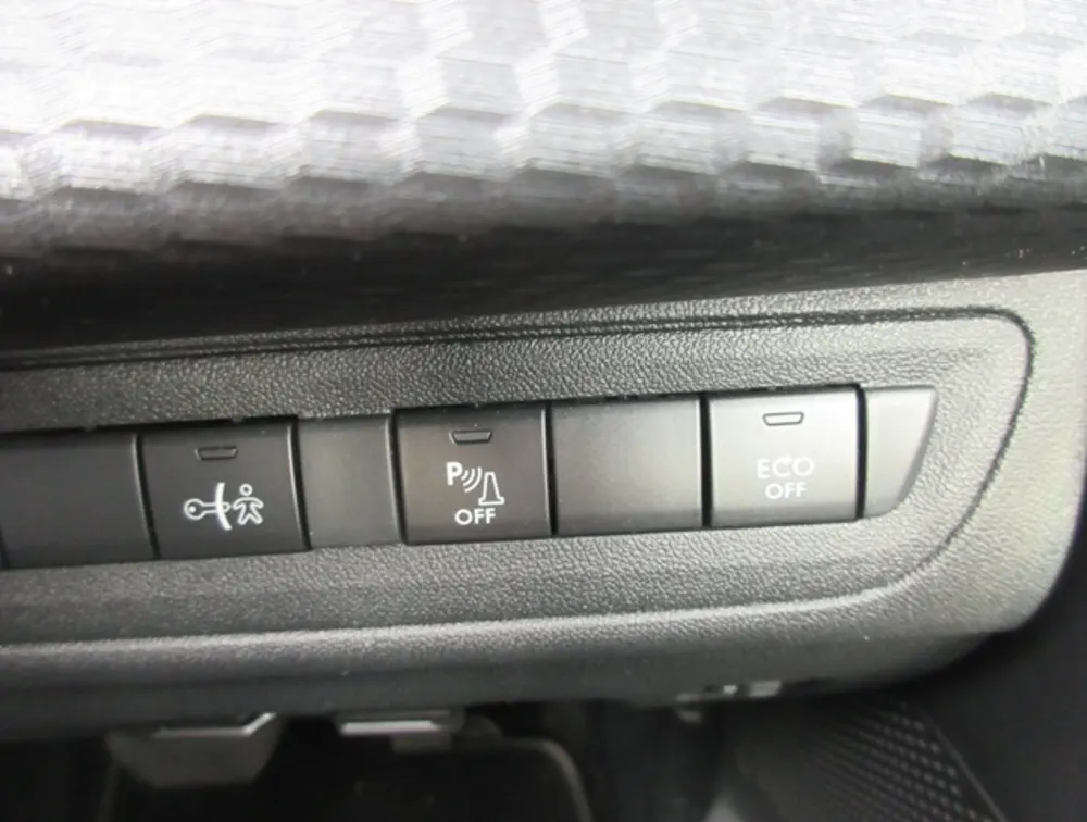 PEUGEOT 208 ALLURE - PRG Motors Ltd