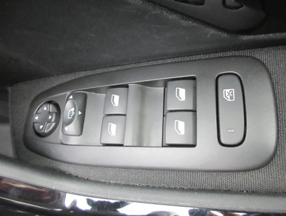 PEUGEOT 208 ALLURE - PRG Motors Ltd