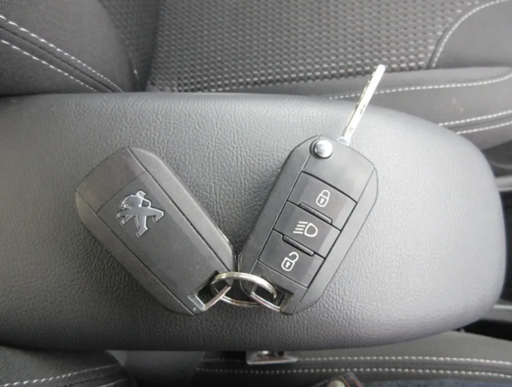 PEUGEOT 208 ALLURE - PRG Motors Ltd