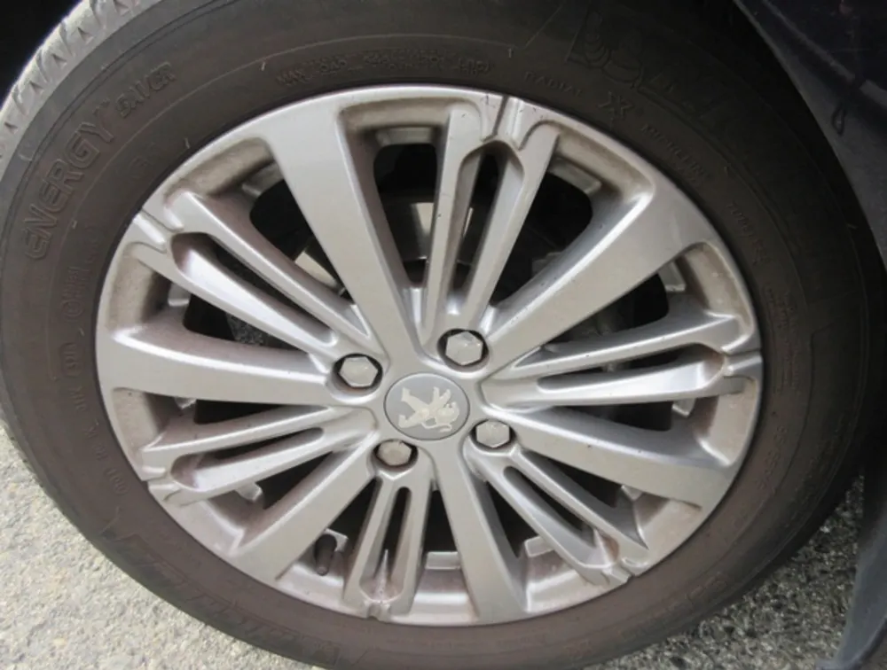 PEUGEOT 208 ALLURE - PRG Motors Ltd