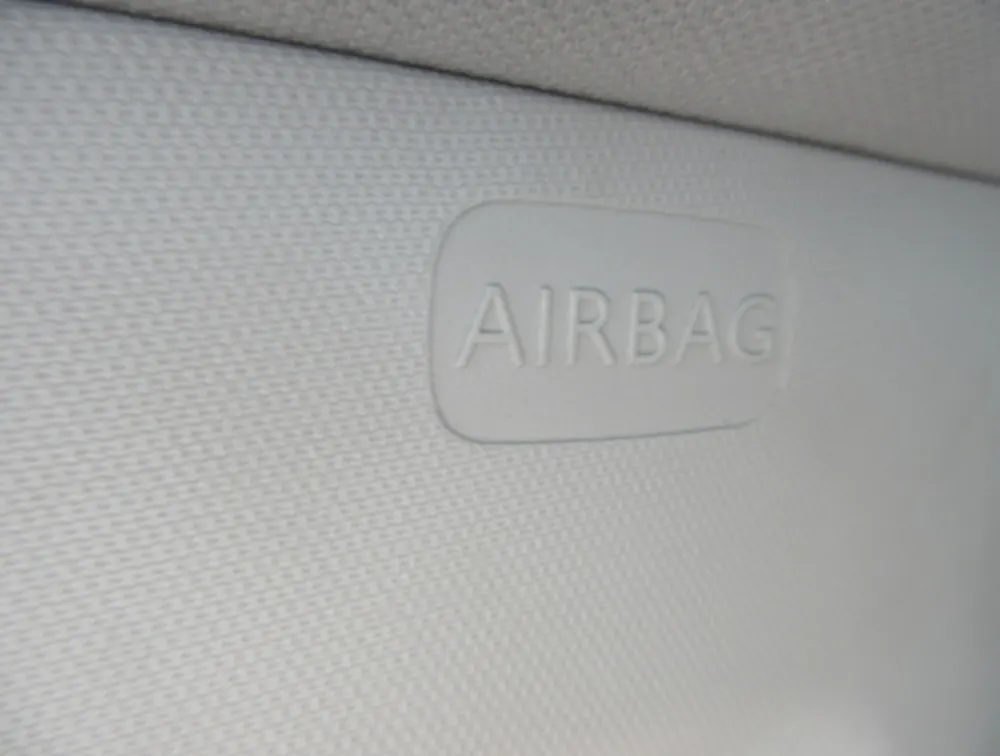 PEUGEOT 2008 GTLINE MOONROOF - PRG Motors Ltd