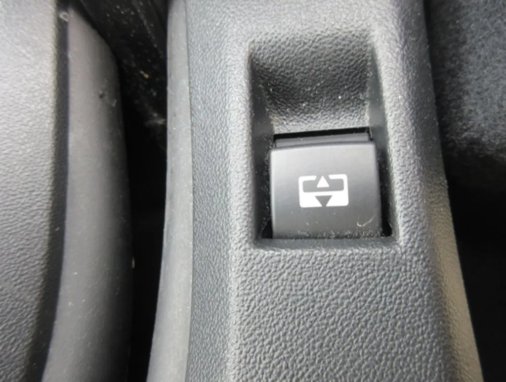 PEUGEOT 2008 GTLINE MOONROOF - PRG Motors Ltd