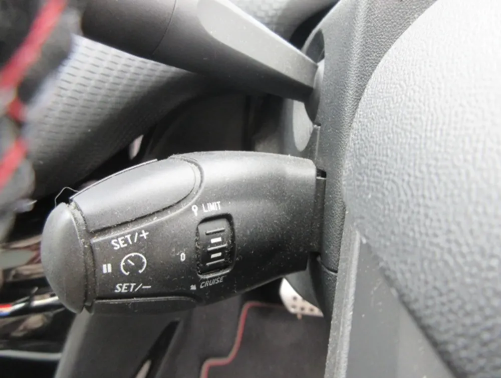 PEUGEOT 2008 GTLINE MOONROOF - PRG Motors Ltd