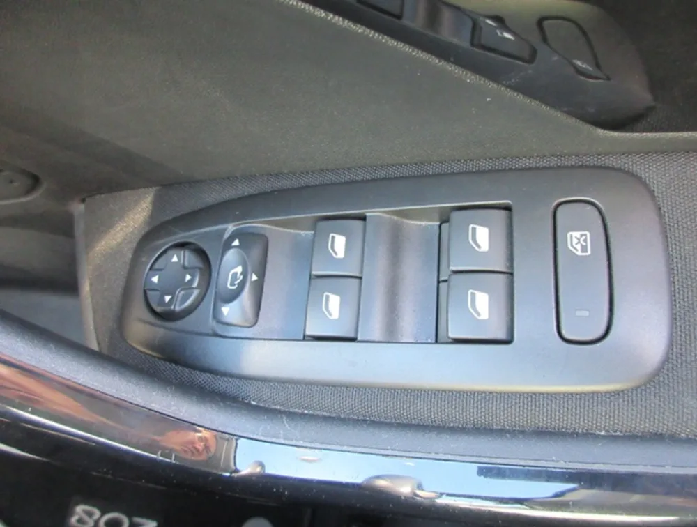 PEUGEOT 208 ALLURE - PRG Motors Ltd