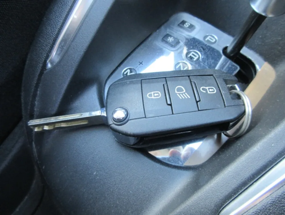 PEUGEOT 208 ALLURE - PRG Motors Ltd