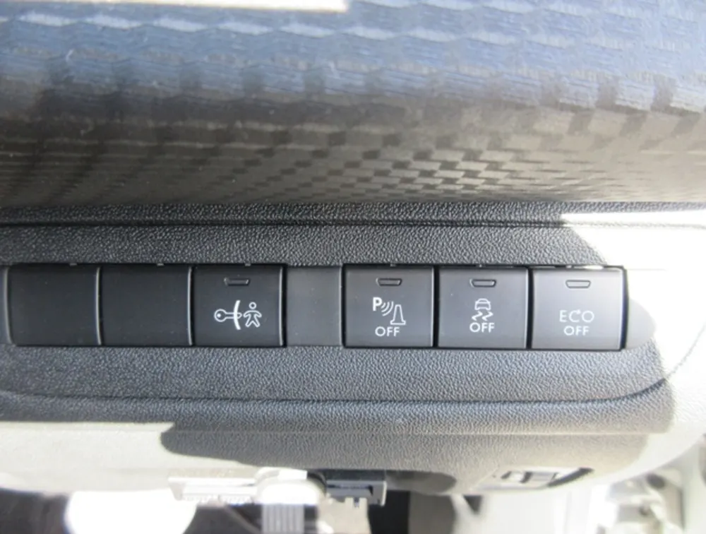 PEUGEOT 208 ALLURE - PRG Motors Ltd