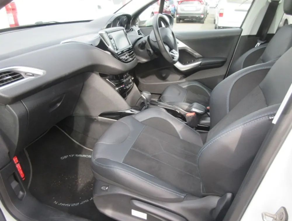 PEUGEOT 2008 CROSSCITY MOONROOF - PRG Motors Ltd