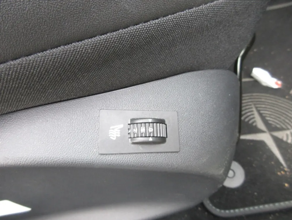 PEUGEOT 2008 CROSSCITY MOONROOF - PRG Motors Ltd