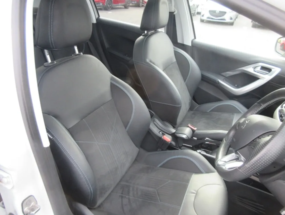 PEUGEOT 2008 CROSSCITY MOONROOF - PRG Motors Ltd