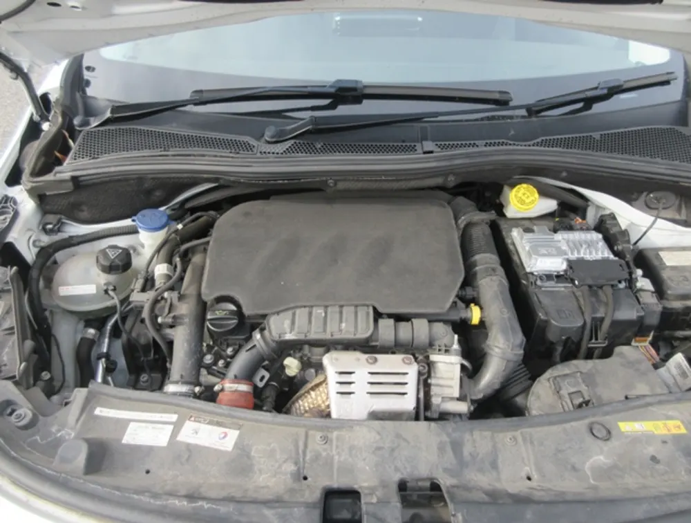 PEUGEOT 2008 CROSSCITY MOONROOF - PRG Motors Ltd