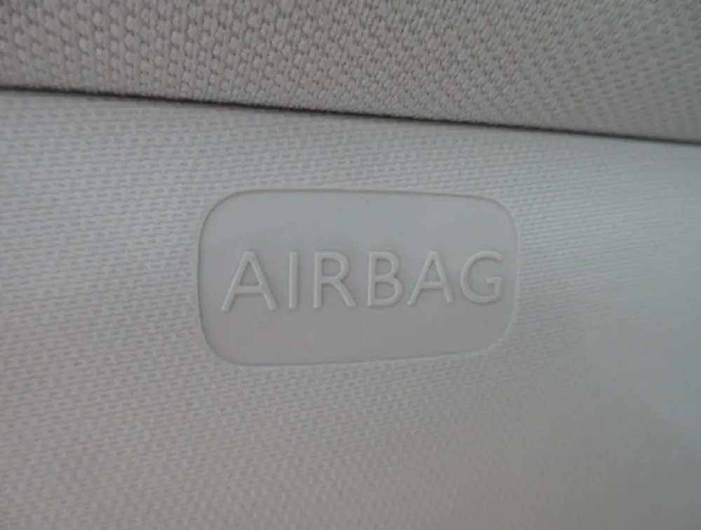 PEUGEOT 2008 CROSSCITY MOONROOF - PRG Motors Ltd