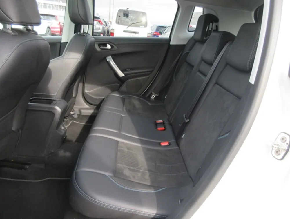 PEUGEOT 2008 CROSSCITY MOONROOF - PRG Motors Ltd