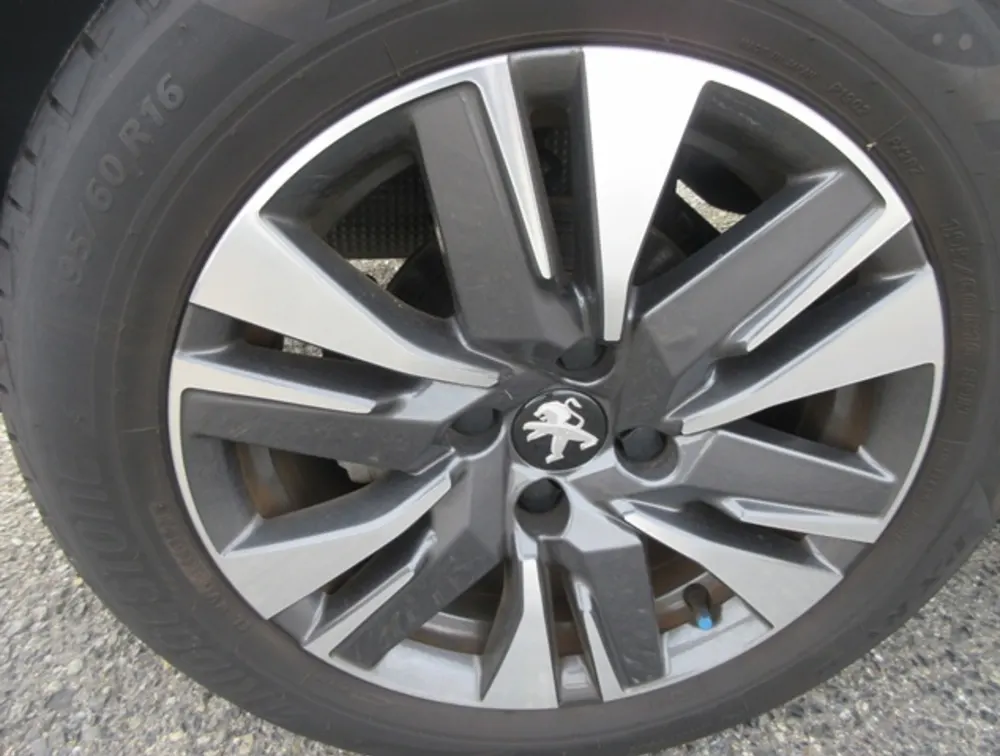 PEUGEOT 2008 CROSSCITY MOONROOF - PRG Motors Ltd