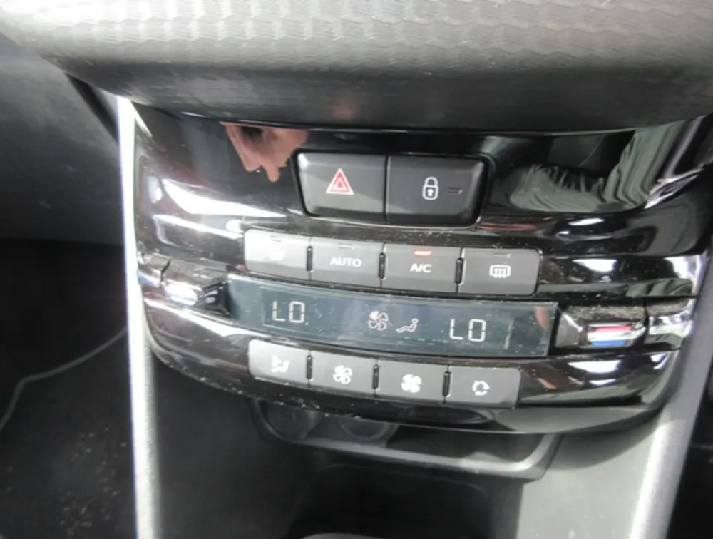 PEUGEOT 2008 CROSSCITY MOONROOF - PRG Motors Ltd