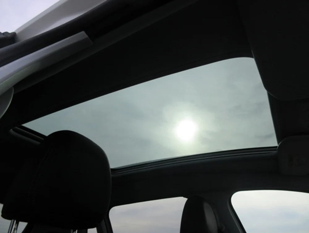 PEUGEOT 2008 CROSSCITY MOONROOF - PRG Motors Ltd