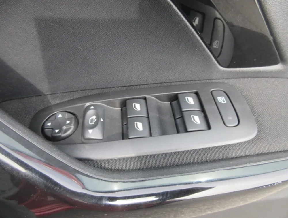 PEUGEOT 208 TECH PACK EDITION - PRG Motors Ltd