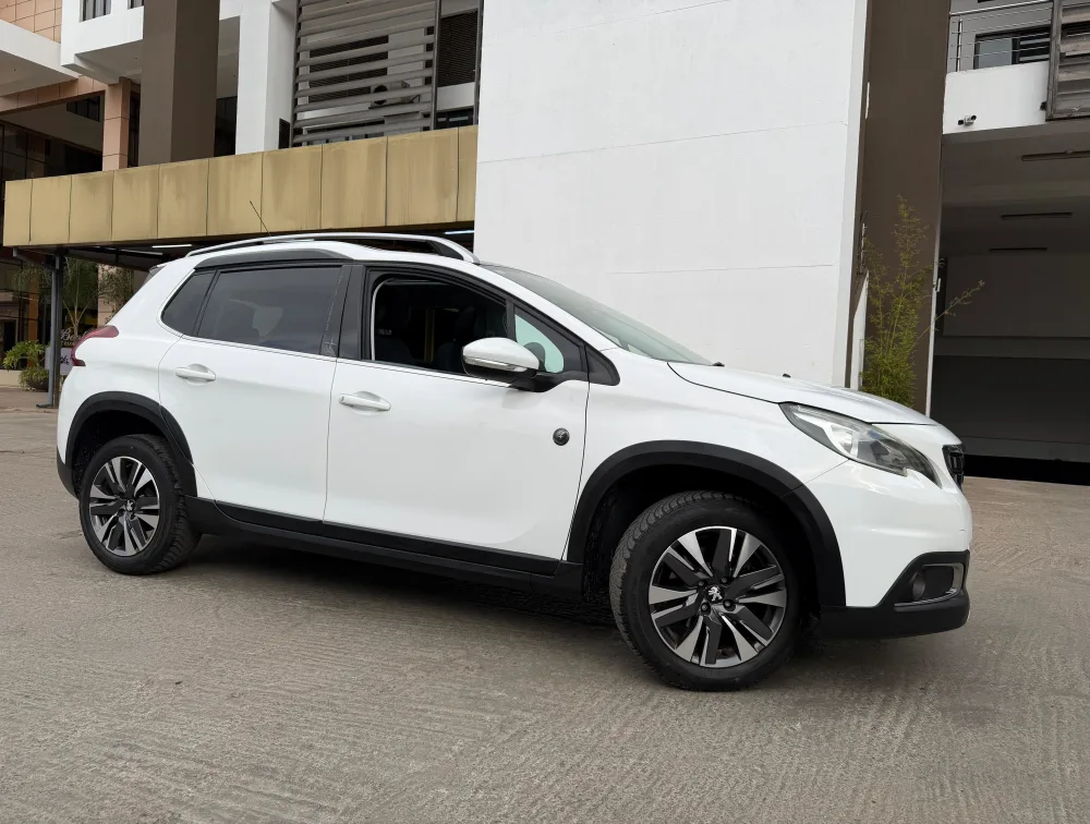PEUGEOT 2008 CROSSCITY MOONROOF