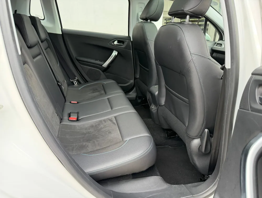 PEUGEOT 2008 CROSSCITY MOONROOF - PRG Motors Ltd