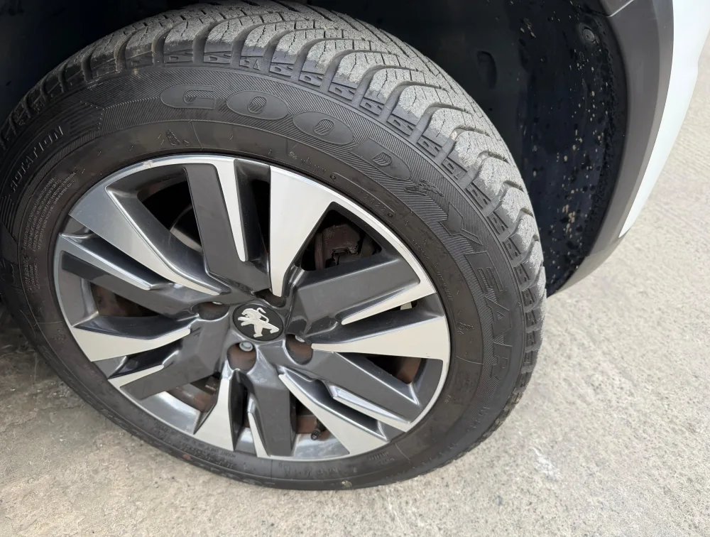 PEUGEOT 2008 CROSSCITY MOONROOF - PRG Motors Ltd