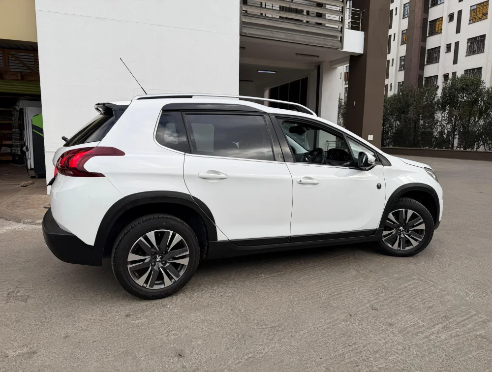 PEUGEOT 2008 CROSSCITY MOONROOF - PRG Motors Ltd