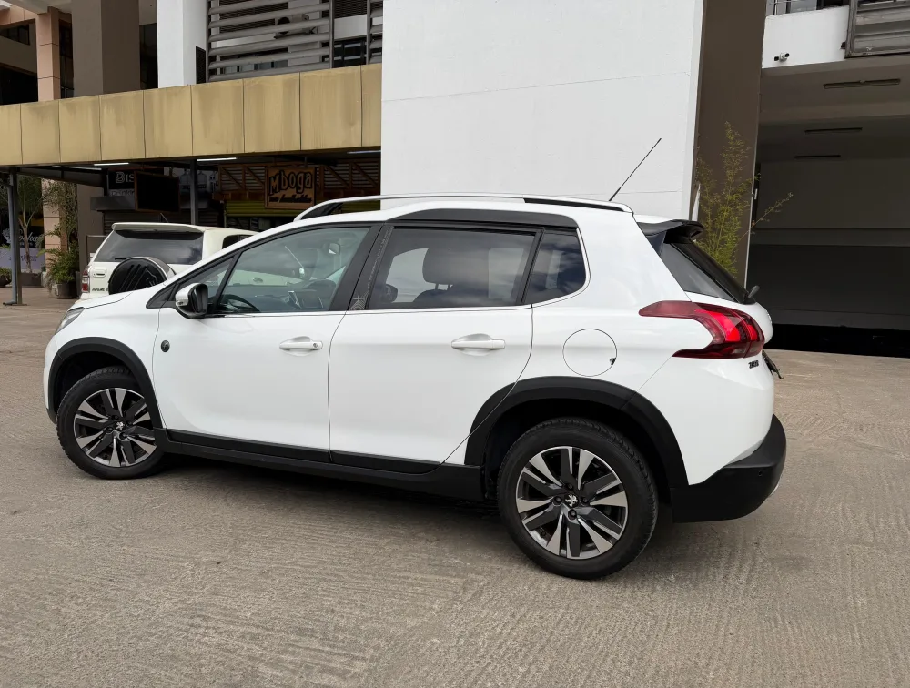 PEUGEOT 2008 CROSSCITY MOONROOF - PRG Motors Ltd