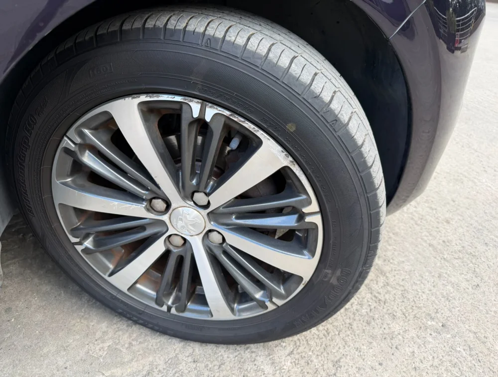 PEUGEOT 208 TECH EDITION LEATHER SEATS - PRG Motors Ltd