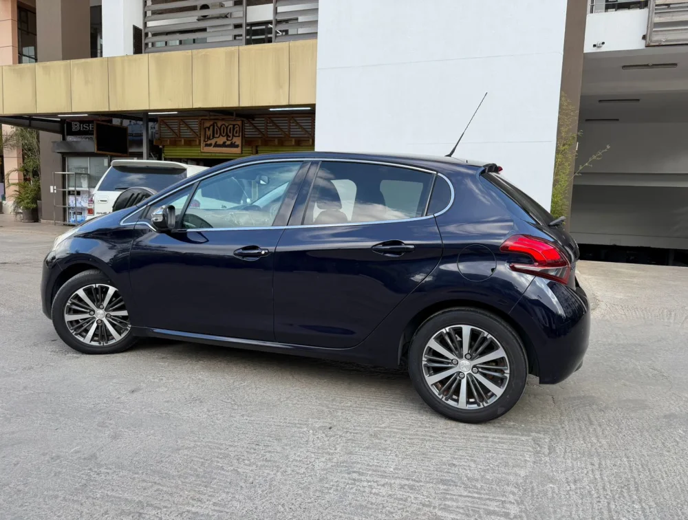 PEUGEOT 208 TECH EDITION LEATHER SEATS - PRG Motors Ltd