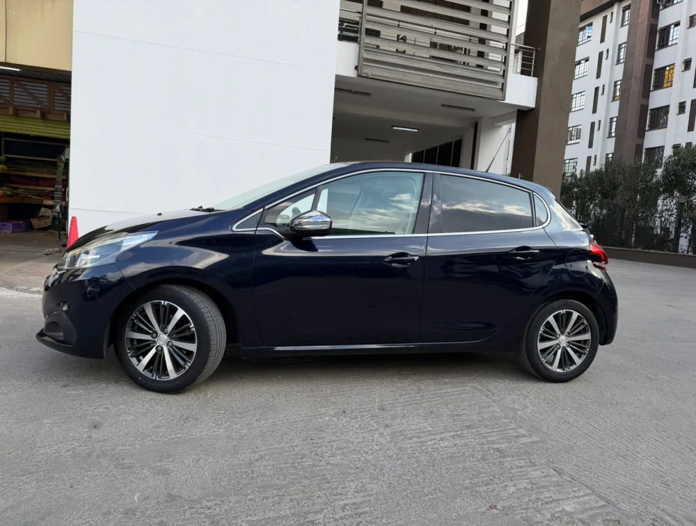 PEUGEOT 208 TECH EDITION LEATHER SEATS - PRG Motors Ltd