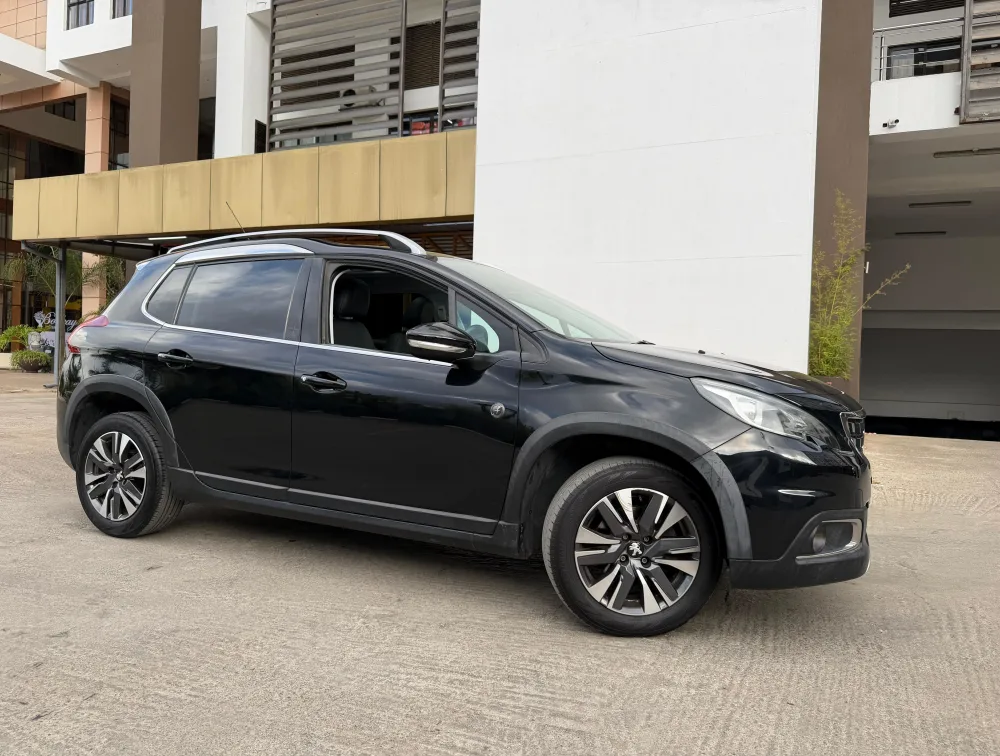 PEUGEOT 2008 CROSSCITY MOONROOF