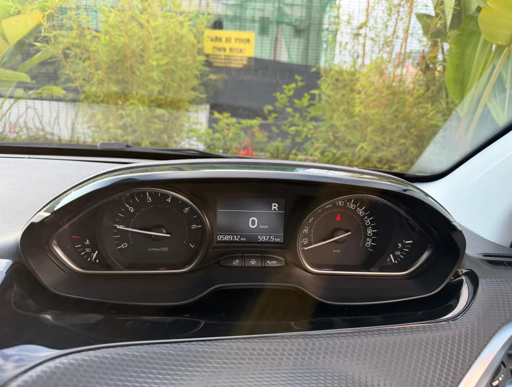 PEUGEOT 2008 CROSSCITY MOONROOF - PRG Motors Ltd