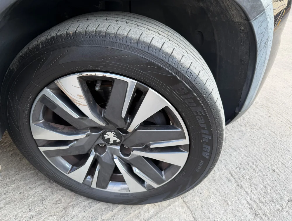 PEUGEOT 2008 CROSSCITY MOONROOF - PRG Motors Ltd