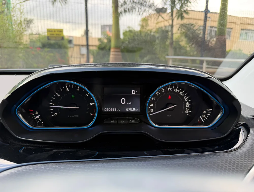 PEUGEOT 2008 CROSSCITY MOONROOF - PRG Motors Ltd