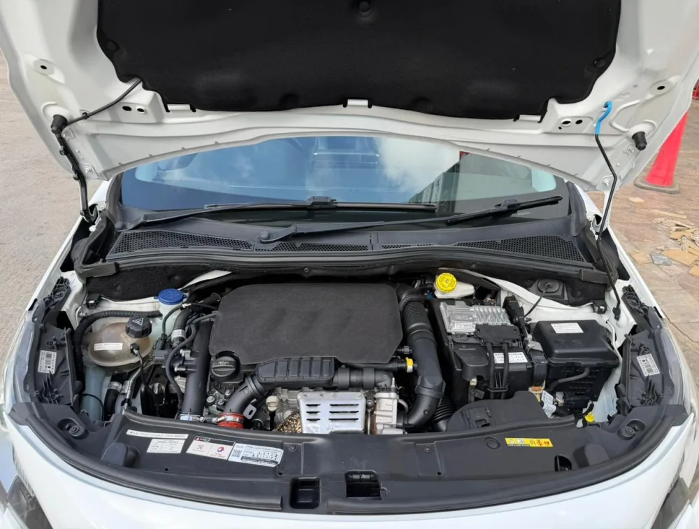 PEUGEOT 2008 CROSSCITY MOONROOF - PRG Motors Ltd