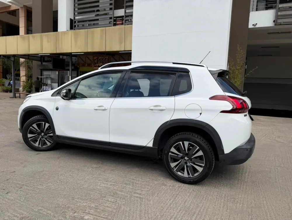 PEUGEOT 2008 CROSSCITY MOONROOF - PRG Motors Ltd