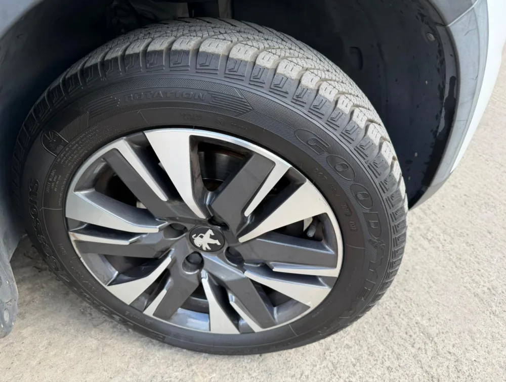 PEUGEOT 2008 CROSSCITY MOONROOF - PRG Motors Ltd