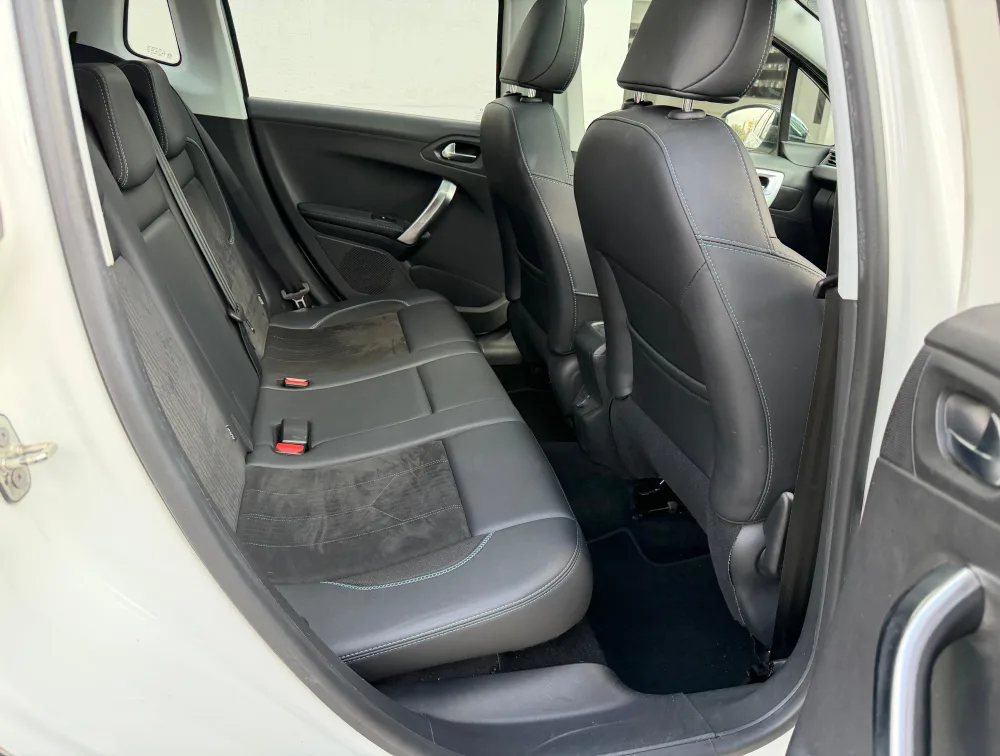 PEUGEOT 2008 CROSSCITY MOONROOF - PRG Motors Ltd